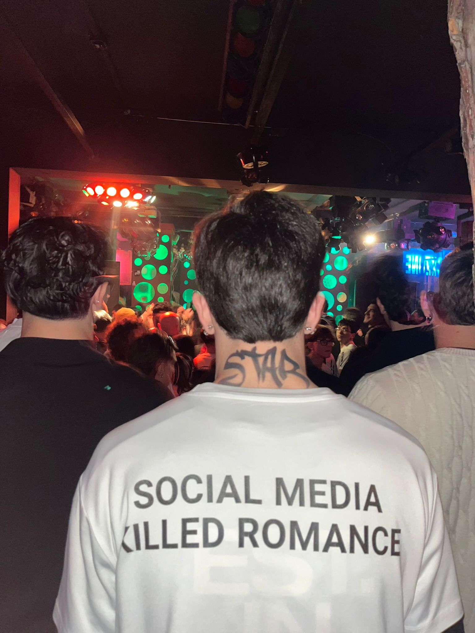T-SHIRT SOCIAL MEDIA KILLED ROMANCE